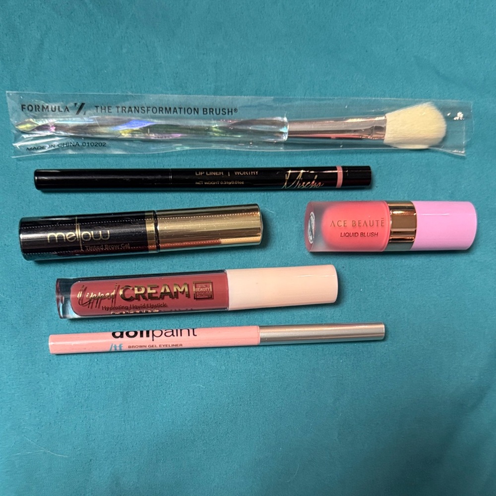 Makeup Bundle Set - Everything is brand new/unopened.